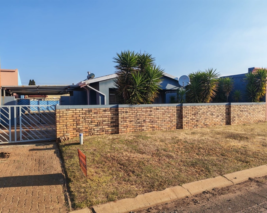 3 Bedroom Property for Sale in Lenasia Ext 6 Gauteng
