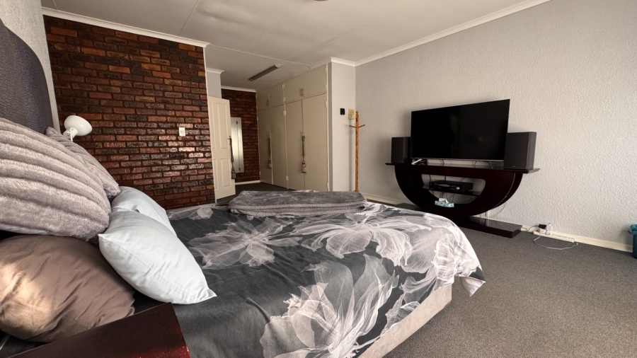 4 Bedroom Property for Sale in Three Rivers East Gauteng