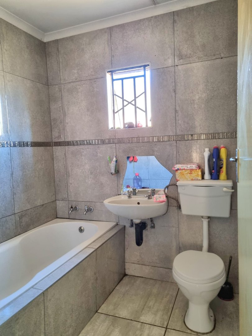 2 Bedroom Property for Sale in Windmill Park Gauteng