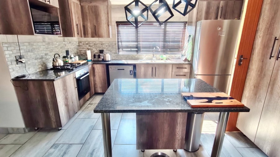 4 Bedroom Property for Sale in Misty Bay Gauteng