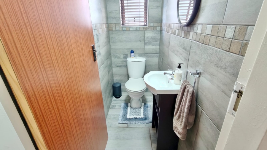 4 Bedroom Property for Sale in Misty Bay Gauteng