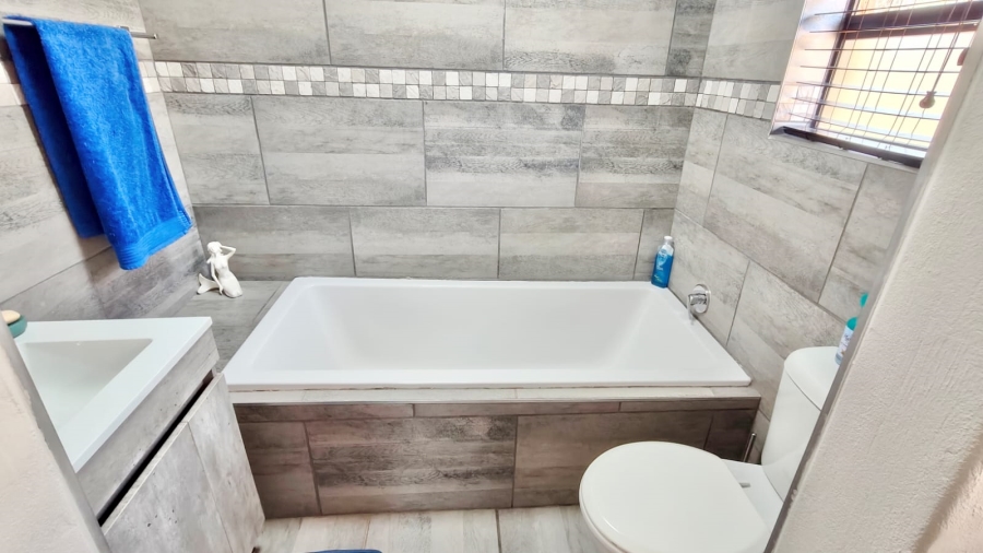 4 Bedroom Property for Sale in Misty Bay Gauteng
