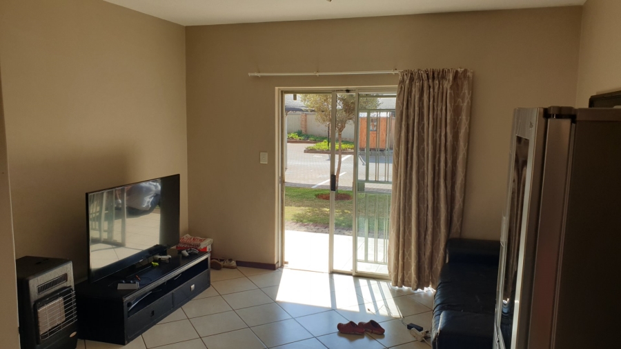 2 Bedroom Property for Sale in Monavoni Gauteng