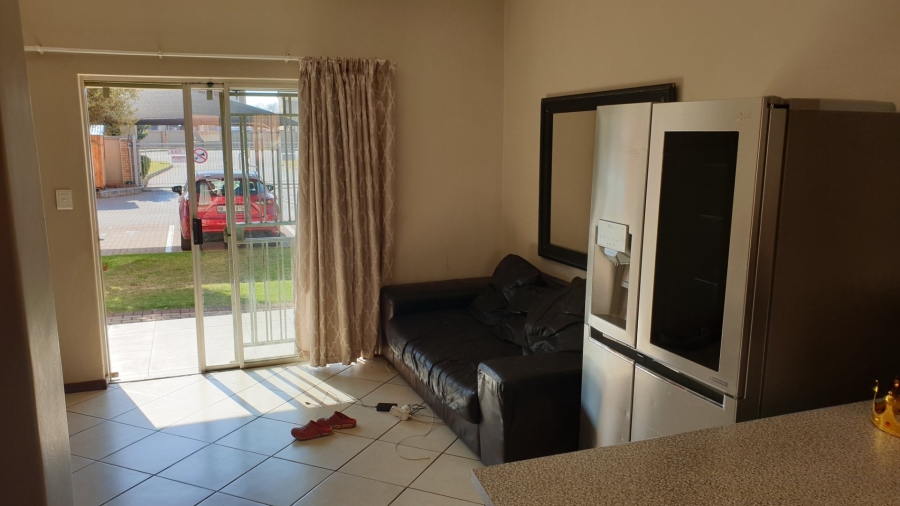 2 Bedroom Property for Sale in Monavoni Gauteng