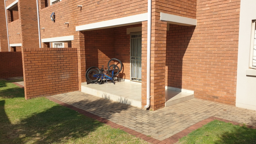 2 Bedroom Property for Sale in Monavoni Gauteng