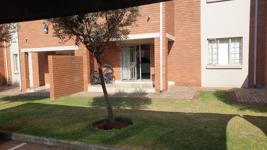 2 Bedroom Property for Sale in Monavoni Gauteng