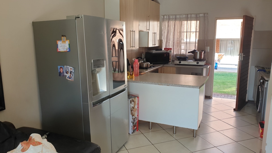 2 Bedroom Property for Sale in Monavoni Gauteng
