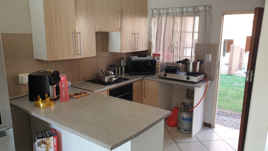 2 Bedroom Property for Sale in Monavoni Gauteng