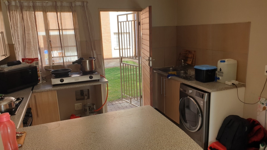 2 Bedroom Property for Sale in Monavoni Gauteng