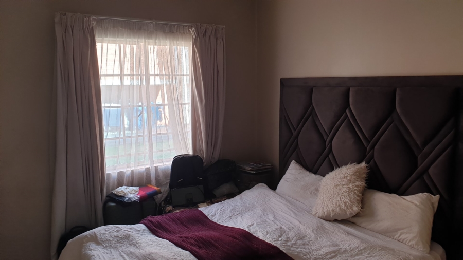 2 Bedroom Property for Sale in Monavoni Gauteng