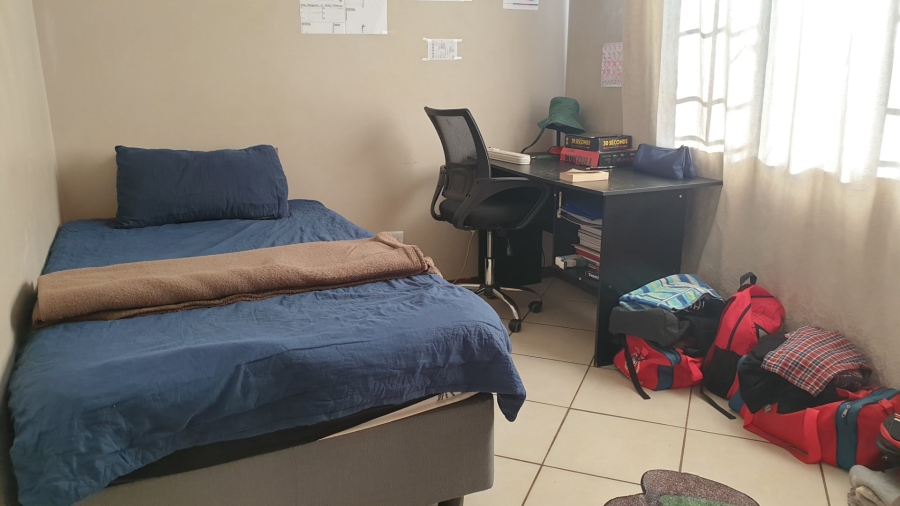2 Bedroom Property for Sale in Monavoni Gauteng