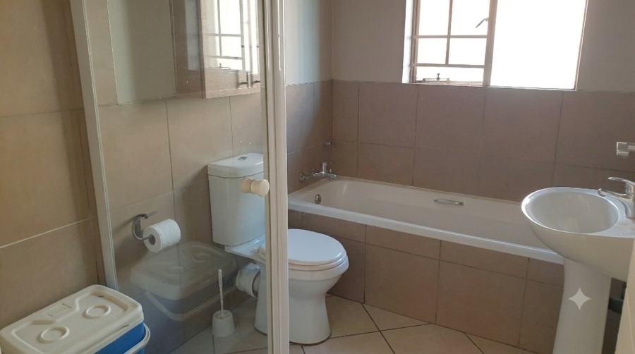 2 Bedroom Property for Sale in Monavoni Gauteng