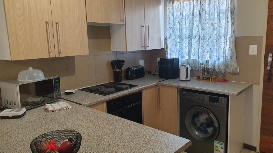 2 Bedroom Property for Sale in Monavoni Gauteng