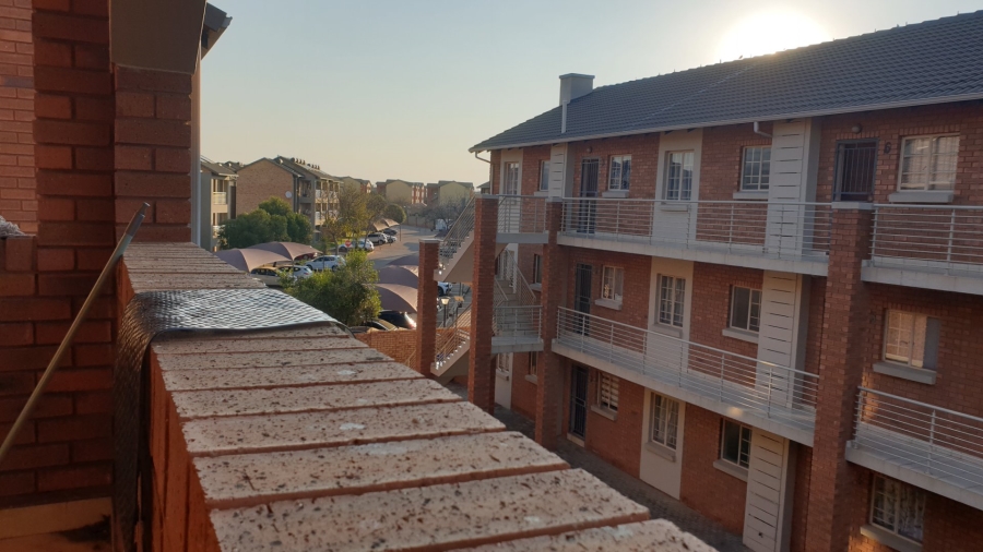 2 Bedroom Property for Sale in Monavoni Gauteng