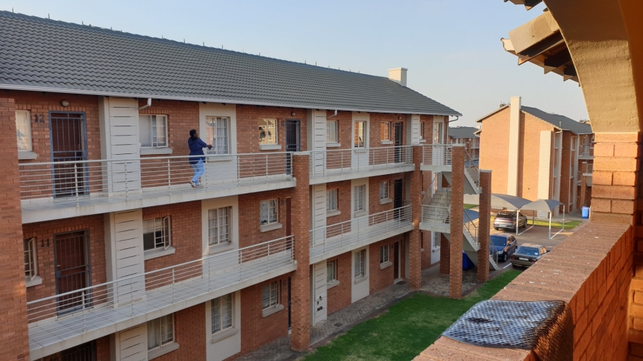 2 Bedroom Property for Sale in Monavoni Gauteng