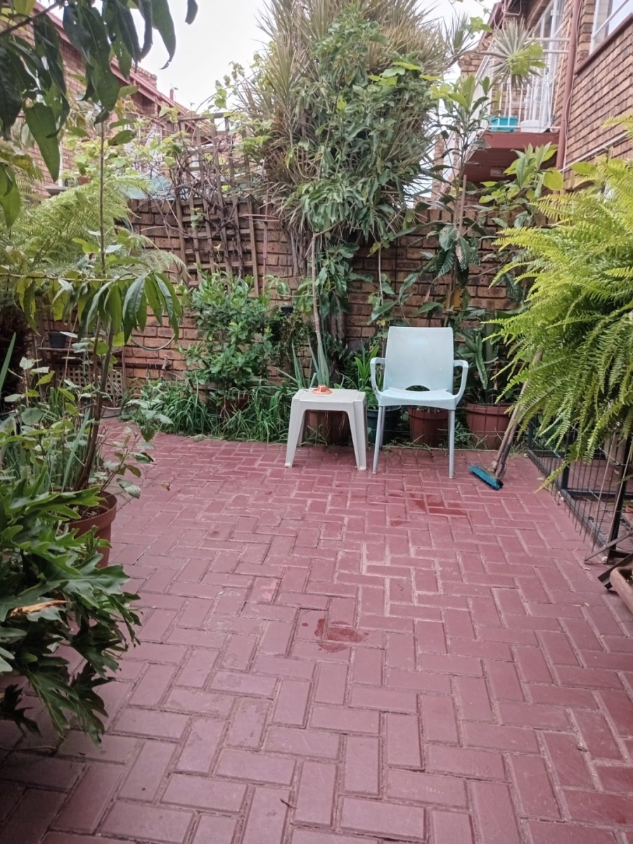 2 Bedroom Property for Sale in Dorandia Gauteng