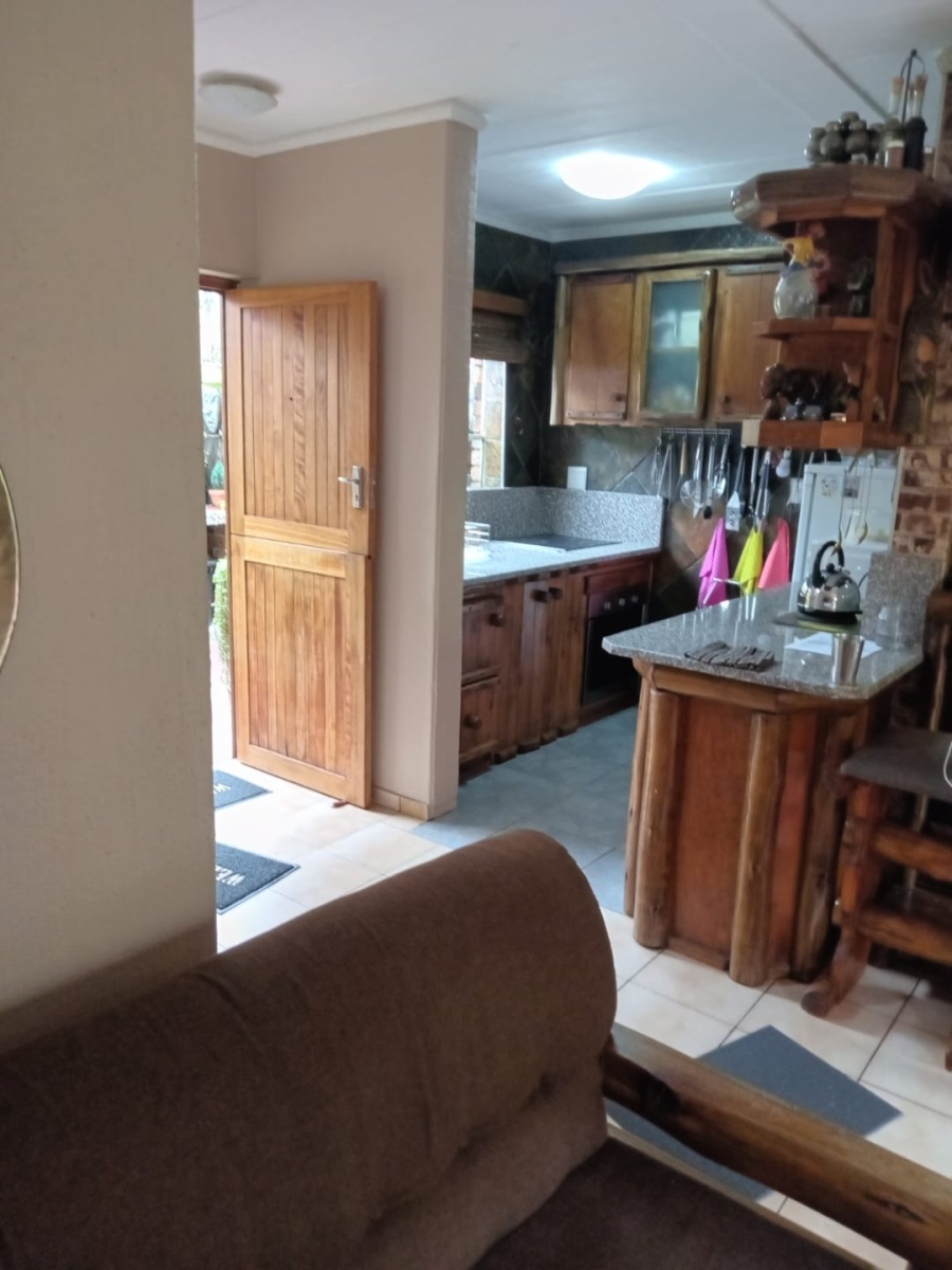2 Bedroom Property for Sale in Dorandia Gauteng