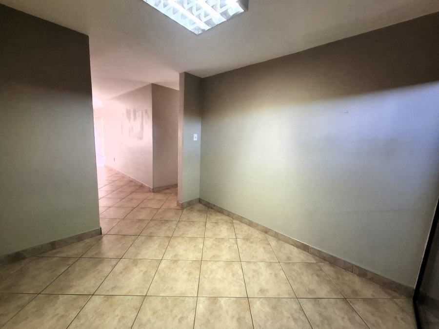 To Let 2 Bedroom Property for Rent in Faerie Glen Gauteng