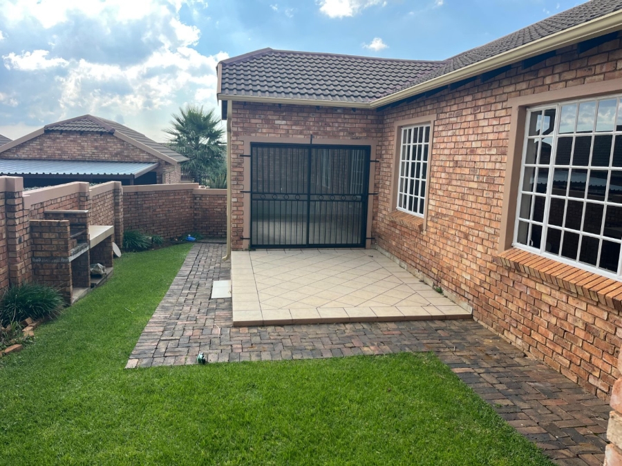 To Let 3 Bedroom Property for Rent in Amorosa Gauteng