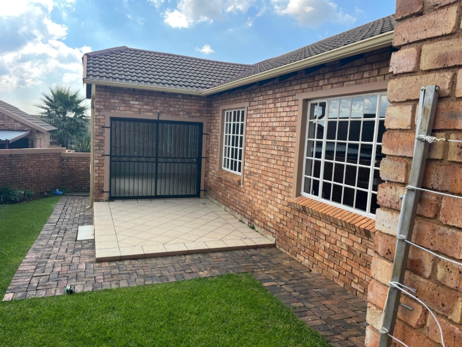 To Let 3 Bedroom Property for Rent in Amorosa Gauteng