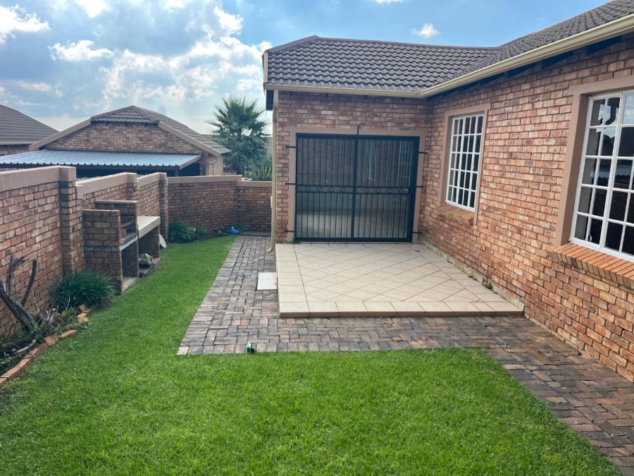 To Let 3 Bedroom Property for Rent in Amorosa Gauteng