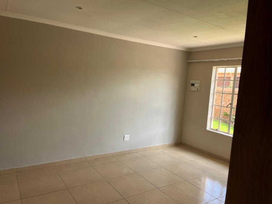 To Let 3 Bedroom Property for Rent in Amorosa Gauteng
