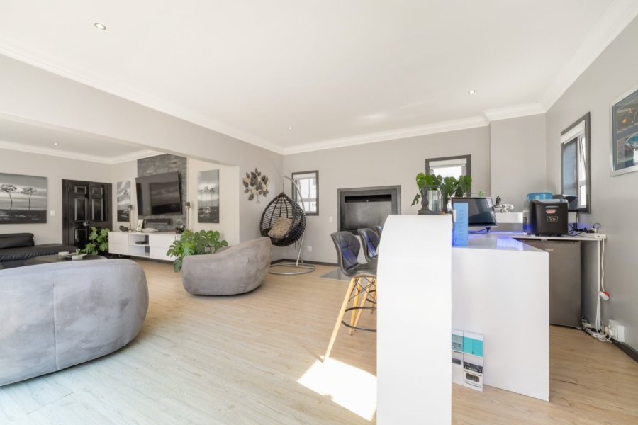 4 Bedroom Property for Sale in Olivedale Gauteng