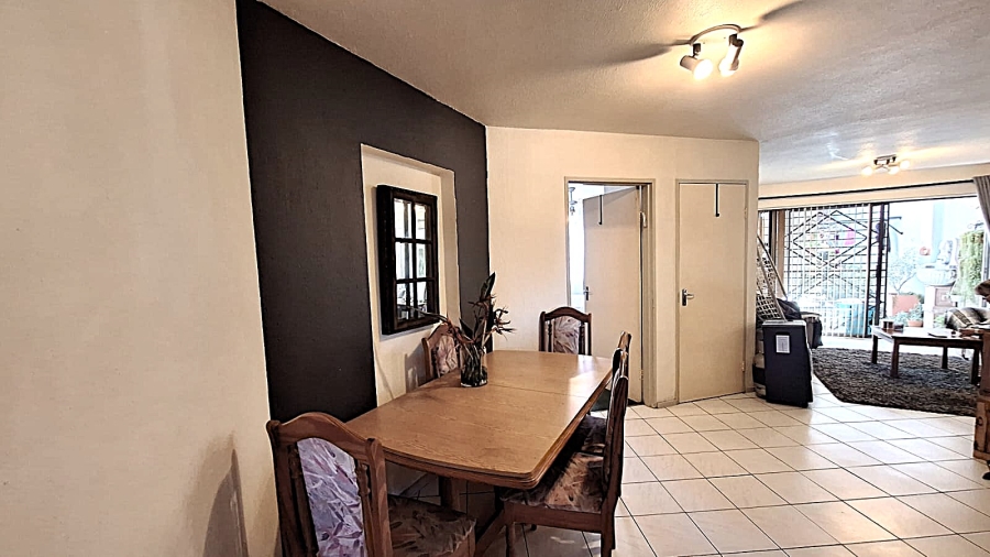 To Let 2 Bedroom Property for Rent in Victory Park Gauteng