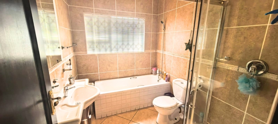 3 Bedroom Property for Sale in Halfway Gardens Gauteng