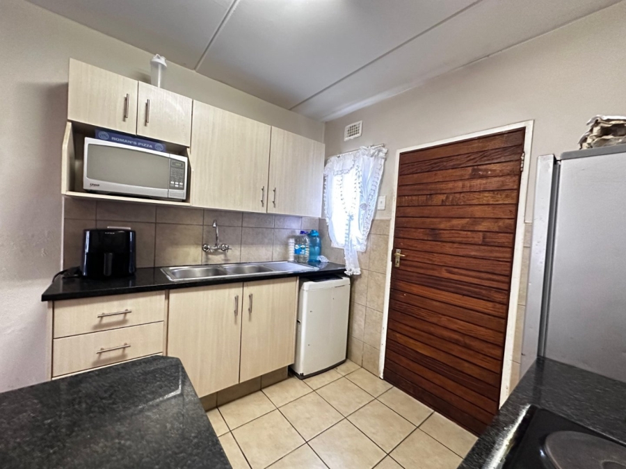To Let 2 Bedroom Property for Rent in Lakefield Gauteng