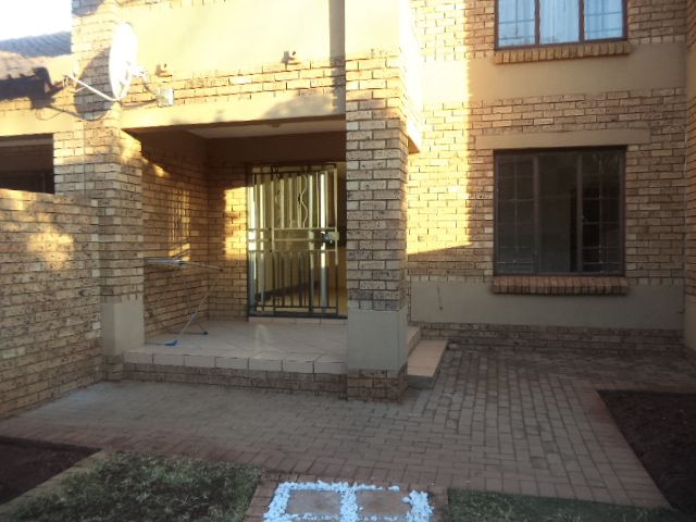 To Let 2 Bedroom Property for Rent in Monavoni Gauteng