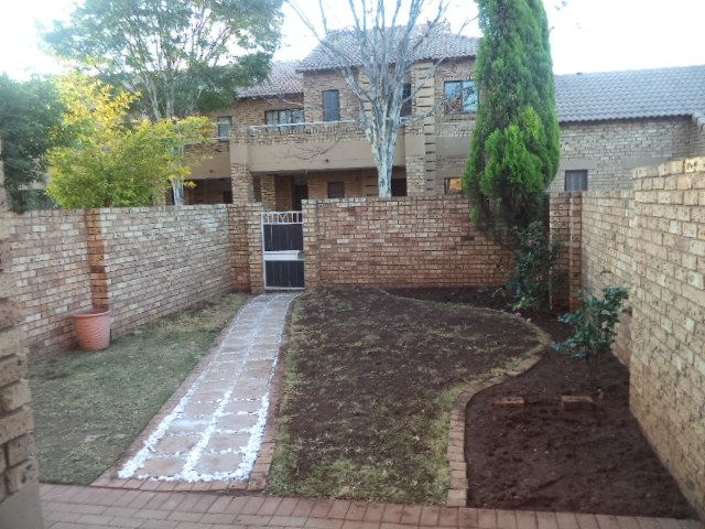 To Let 2 Bedroom Property for Rent in Monavoni Gauteng