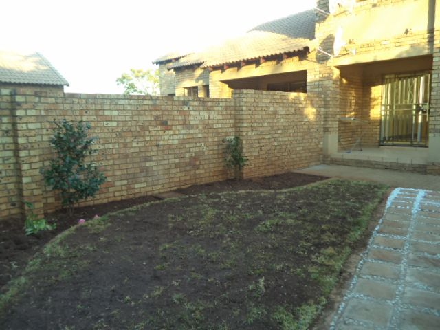 To Let 2 Bedroom Property for Rent in Monavoni Gauteng