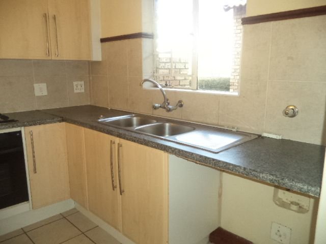 To Let 2 Bedroom Property for Rent in Monavoni Gauteng