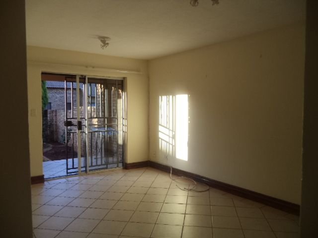 To Let 2 Bedroom Property for Rent in Monavoni Gauteng