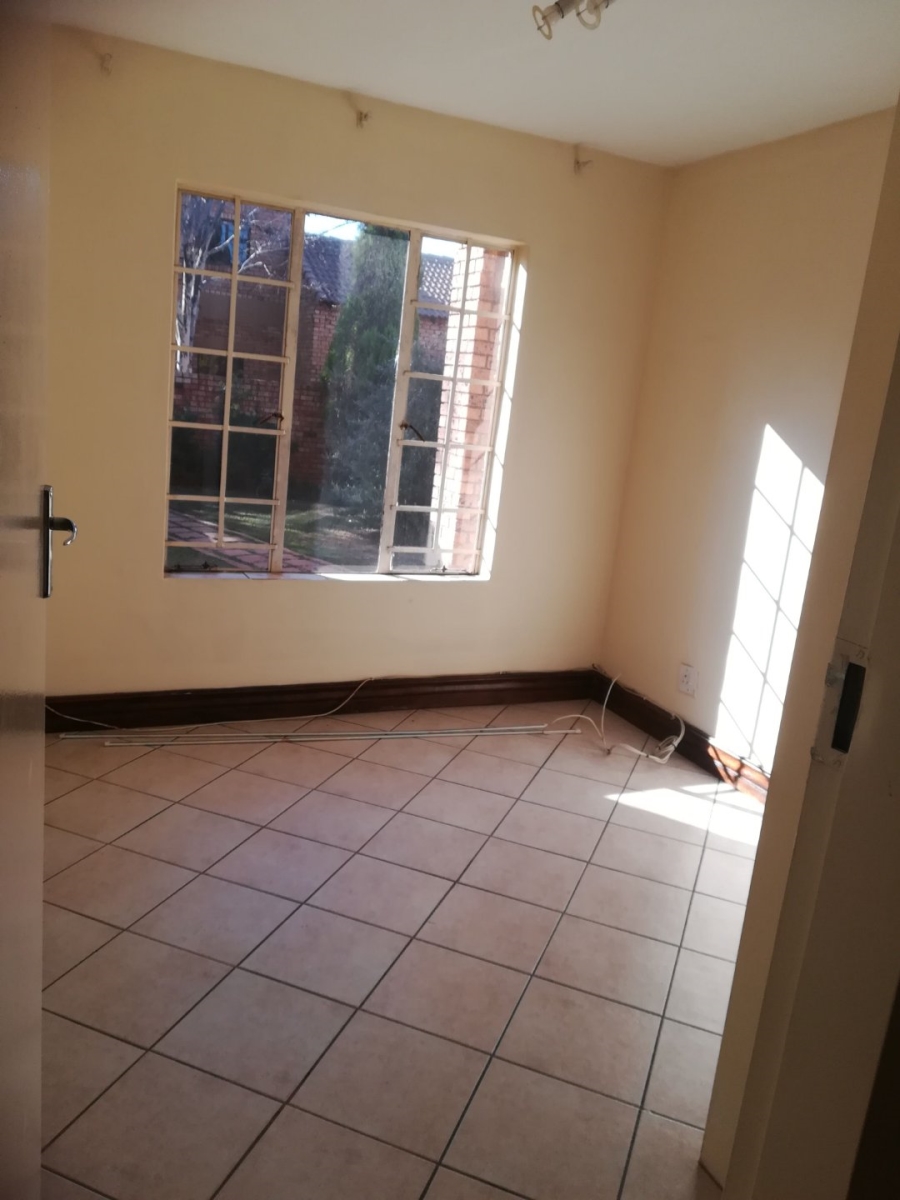 To Let 2 Bedroom Property for Rent in Monavoni Gauteng