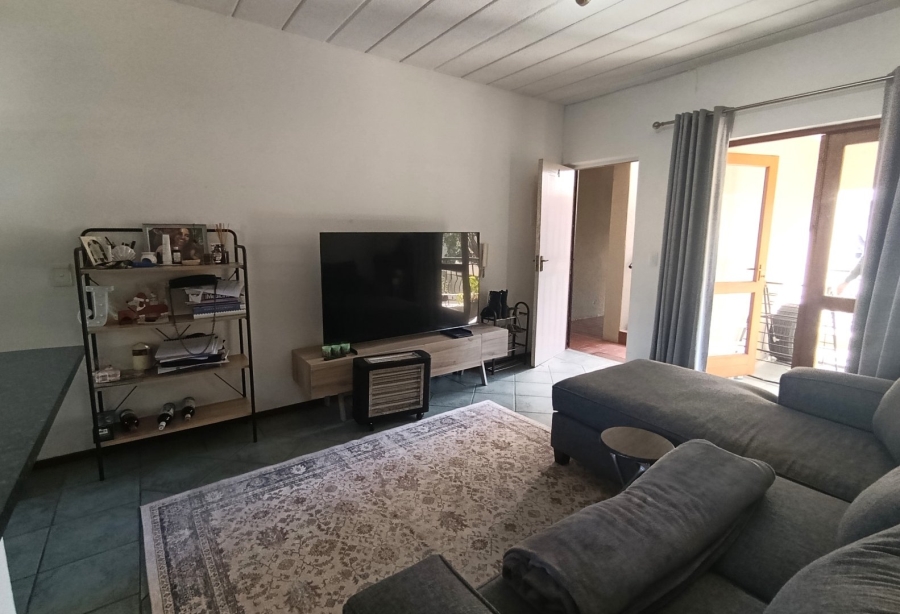 To Let 1 Bedroom Property for Rent in Waverley Gauteng