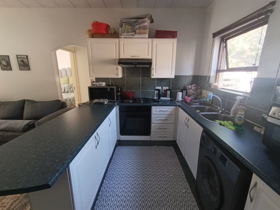 To Let 1 Bedroom Property for Rent in Waverley Gauteng