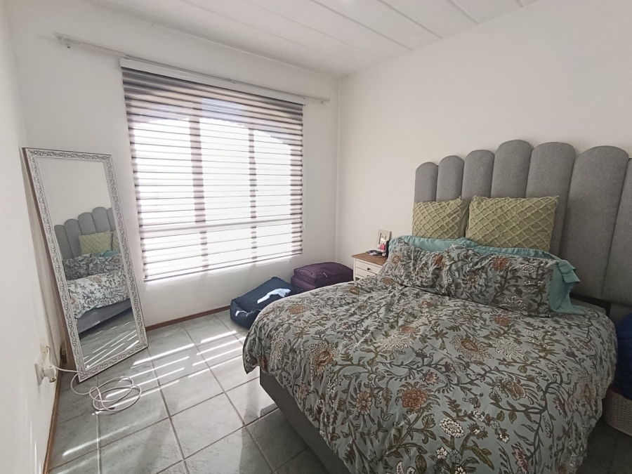 To Let 1 Bedroom Property for Rent in Waverley Gauteng