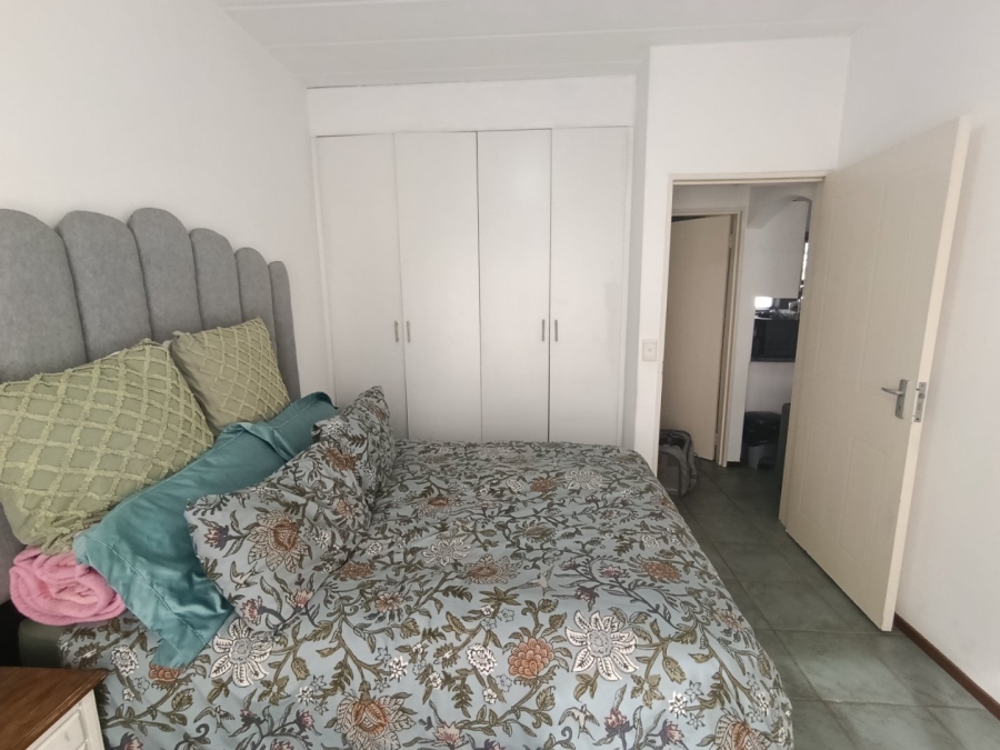 To Let 1 Bedroom Property for Rent in Waverley Gauteng