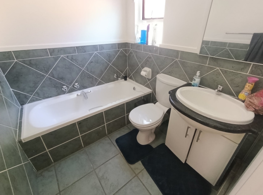 To Let 1 Bedroom Property for Rent in Waverley Gauteng