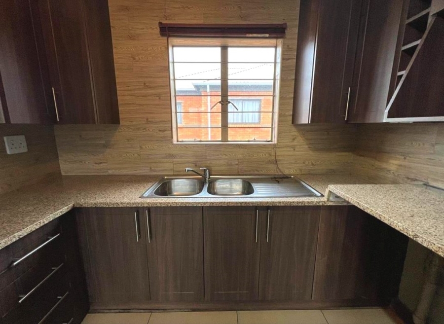 To Let 2 Bedroom Property for Rent in Andeon Gauteng