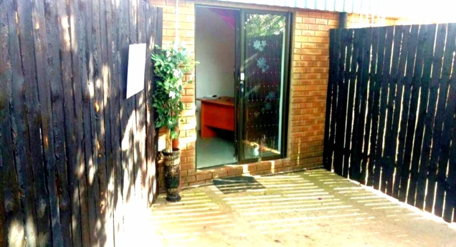 Bedroom Property for Sale in Kameeldrift East Gauteng