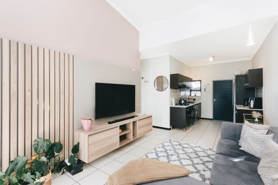 To Let 2 Bedroom Property for Rent in Greenstone Gate Gauteng