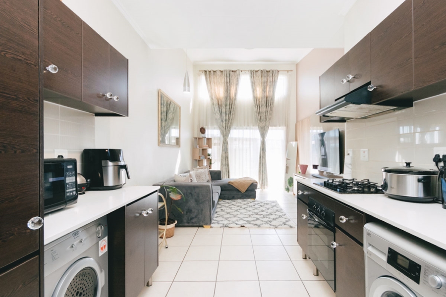 To Let 2 Bedroom Property for Rent in Greenstone Gate Gauteng