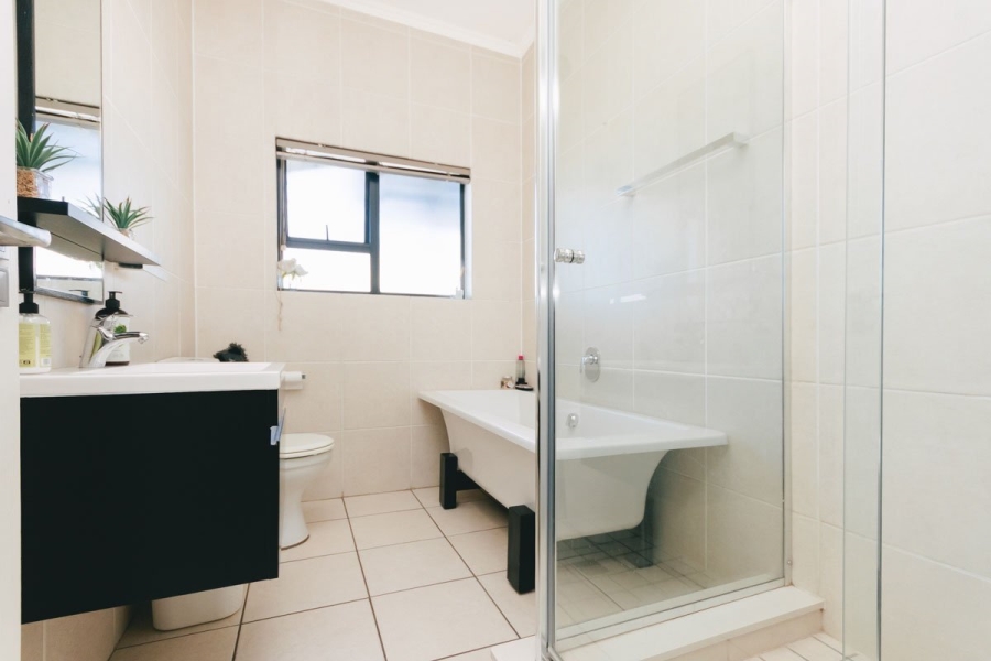 To Let 2 Bedroom Property for Rent in Greenstone Gate Gauteng