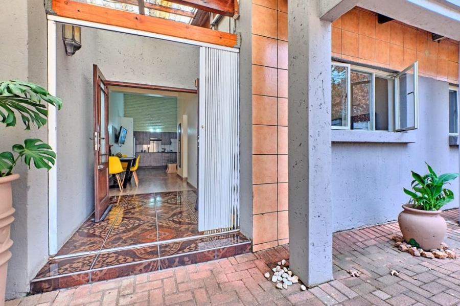 To Let 2 Bedroom Property for Rent in Woodmead Gauteng
