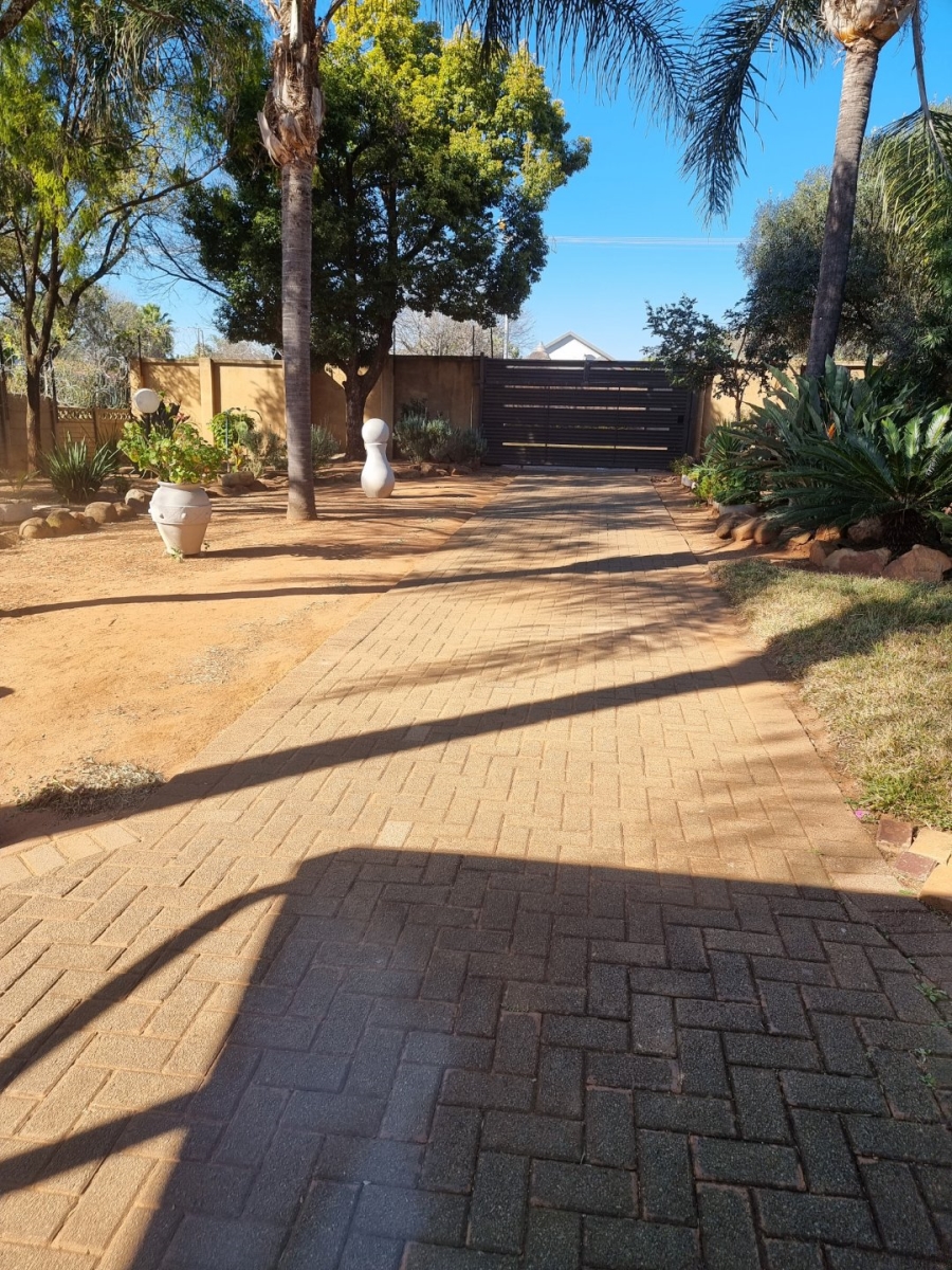 4 Bedroom Property for Sale in Meyerspark Gauteng