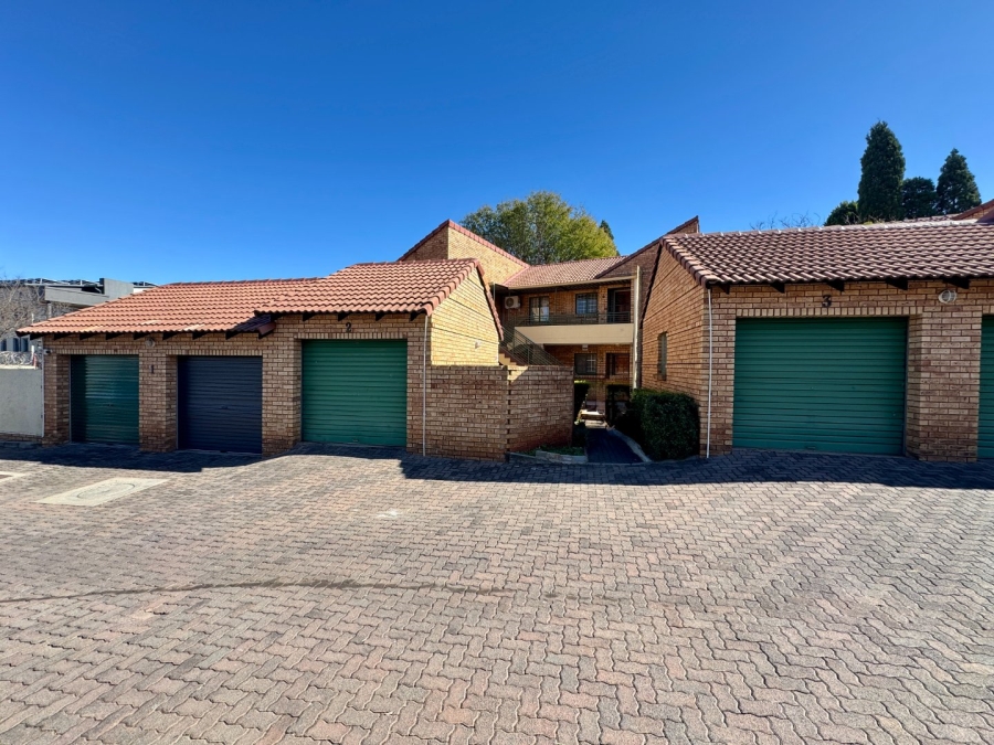 3 Bedroom Property for Sale in Die Hoewes Gauteng
