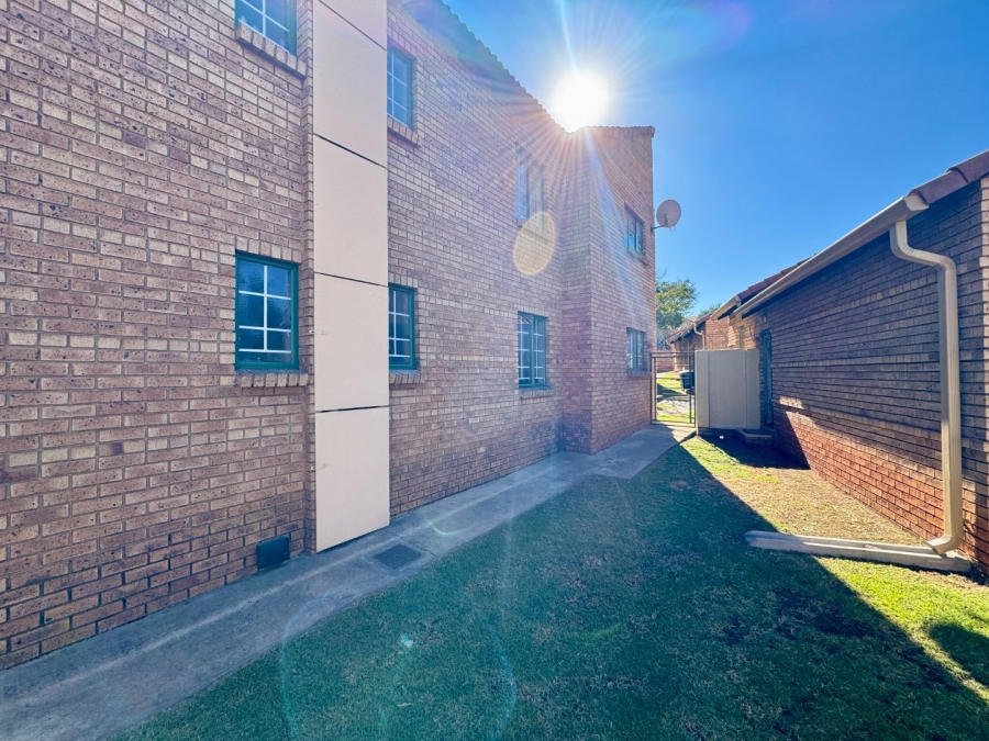 3 Bedroom Property for Sale in Die Hoewes Gauteng